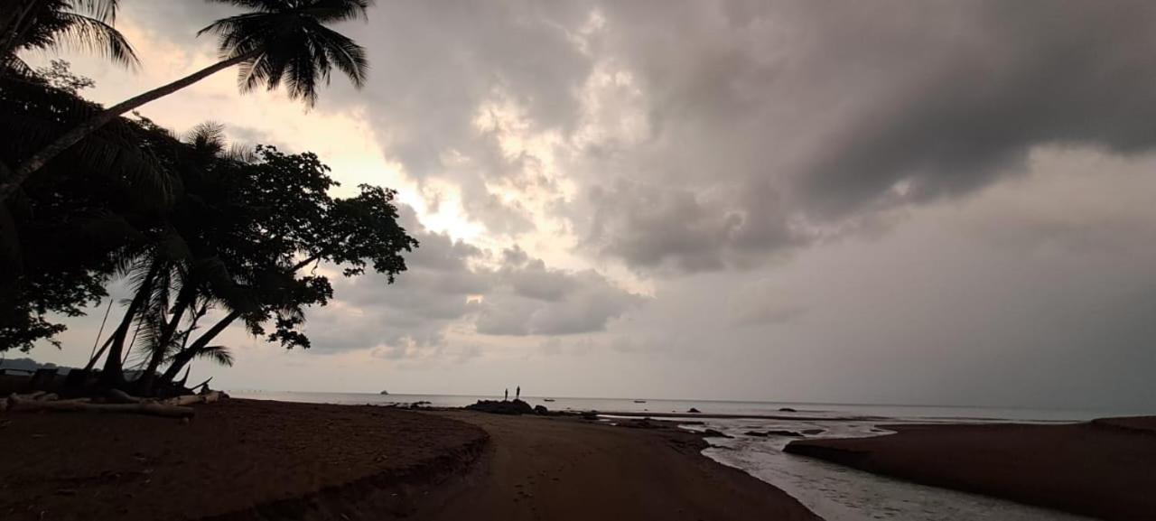Hostel Hook And Cook Drake Bay Bagian luar foto